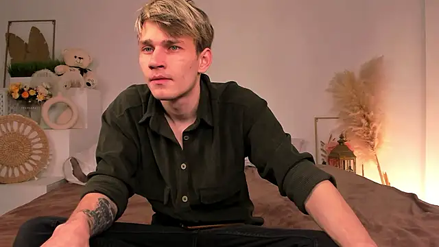 Snapshot of Volan_Starts chatting on 03.01.26 Volan Starts online show from 03.01.26