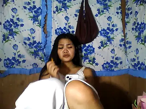 PinaySkinnyJust18 online show from 05.13.26