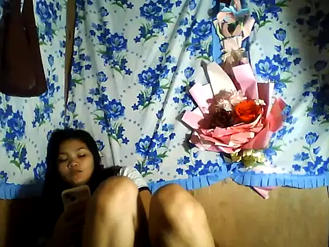 PinaySkinnyJust18 online show from 05.23.26