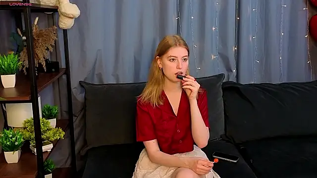 Snapshot of LanaRoxxy chatting on 02.20.26 LanaRoxxy online show from 02.20.26