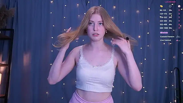 LanaRoxxy online show from 04.16.26