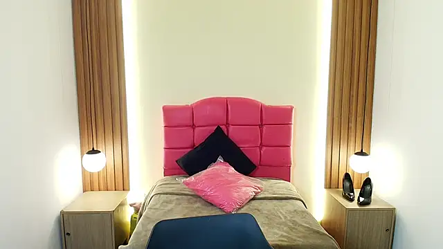 Snapshot of IvonneRoss_ chatting on 02.07.26 IvonneRoss online show from 02.07.26