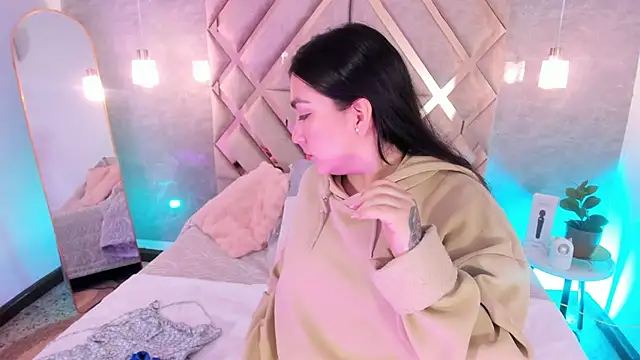 Snapshot of KathiaJenner chatting on 02.19.26 KathiaJenner online show from 02.19.26