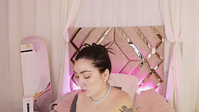 KathiaJenner online show from 04.14.26