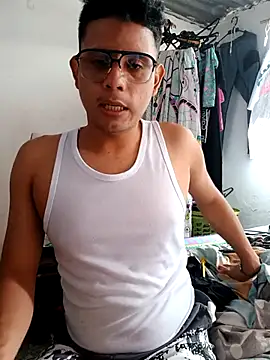 Snapshot of ClarkAndBruno chatting on 02.03.26 ClarkAndBruno online show from 02.03.26