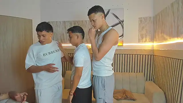 Snapshot of friendslikeplay chatting on 03.04.26 friendslikeplay online show from 03.04.26