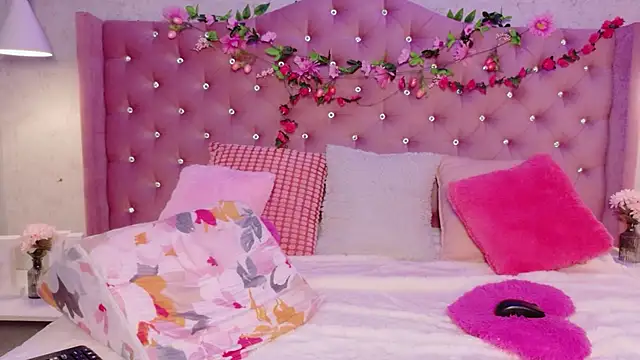 EllieNeptune  online show from 04.16.26