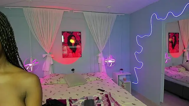 Snapshot of naomi_campell chatting on 02.10.26 naomi campell online show from 02.10.26