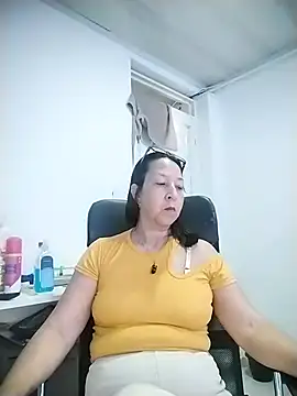 Snapshot of RosseLaure chatting on 06.14.26 RosseLaure online show from 06.14.26