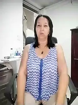 Snapshot of RosseLaure chatting on 06.15.26 RosseLaure online show from 06.15.26
