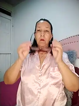 Snapshot of RosseLaure chatting on 06.24.26 RosseLaure online show from 06.24.26