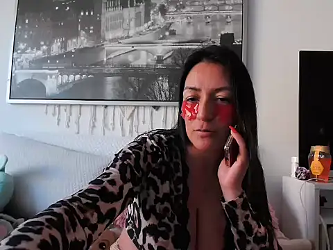 Snapshot of Yulian_Milf chatting on 02.04.26 Yulian Milf online show from 02.04.26