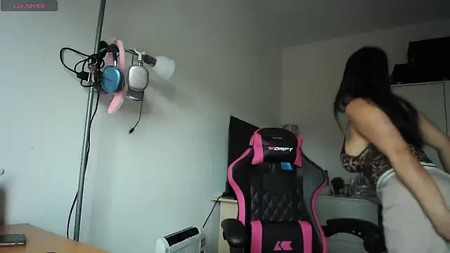 Yulian Milf online show from 03.19.26