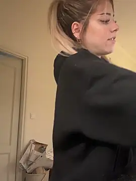 Snapshot of MelliMoon chatting on 03.04.26 MelliMoon online show from 03.04.26