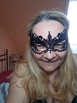 MaskedQueen77 online show from 04.15.26