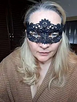 Snapshot of MaskedQueen77 chatting on 05.09.26 MaskedQueen77 online show from 05.09.26