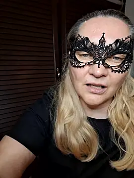 Snapshot of MaskedQueen77 chatting on 05.11.26 MaskedQueen77 online show from 05.11.26