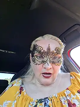 Snapshot of MaskedQueen77 chatting on 05.25.26 MaskedQueen77 online show from 05.25.26
