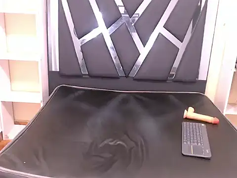 William Lewis online show from 02.05.26