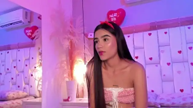 Snapshot of StefanyCondia chatting on 02.18.26 StefanyCondia online show from 02.18.26