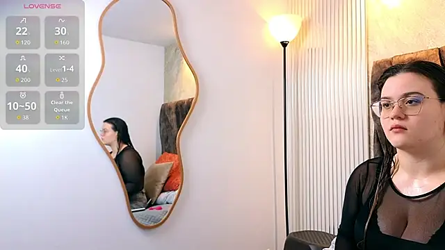 Snapshot of zoe_hugeboobs chatting on 02.28.26 zoe hugeboobs online show from 02.28.26