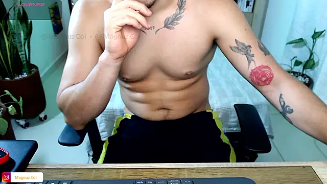 Snapshot of Magnuz_Col chatting on 02.16.26 Magnuz Col online show from 02.16.26