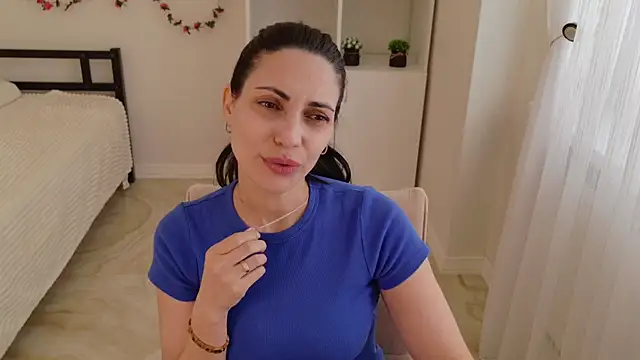 LovelyBeatrice online show from 04.17.26