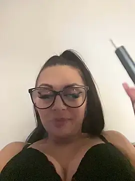 Snapshot of HiddendesireXO01 chatting on 02.16.26 HiddendesireXO01 online show from 02.16.26