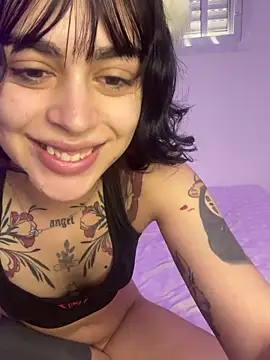 Snapshot of ariane_kimiko chatting on 05.19.26 ariane kimiko online show from 05.19.26