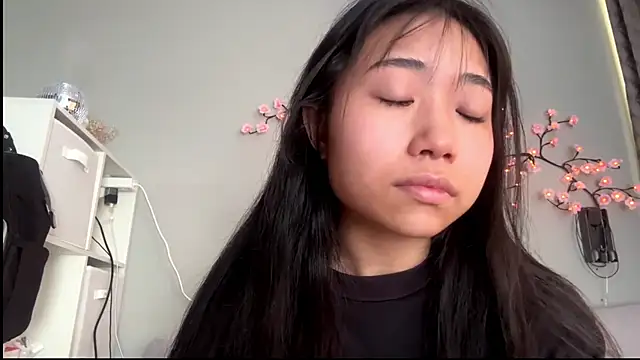 SweetMiaXO online show from 04.21.26