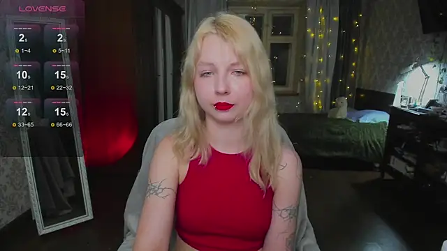 Snapshot of yourlovelyeve chatting on 02.11.26 yourlovelyeve online show from 02.11.26