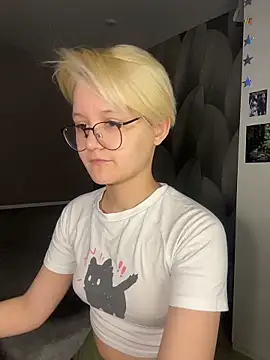 LuunaDorean online show from 02.09.26