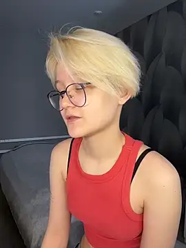 LuunaDorean online show from 02.12.26