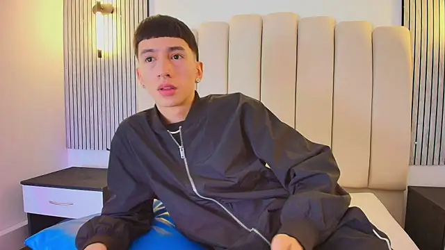 lian cameron online show from 04.10.26