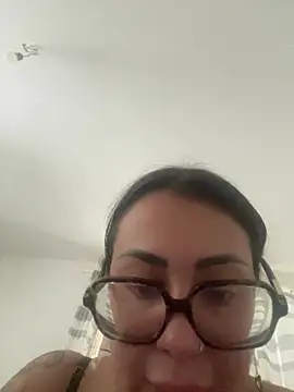 Snapshot of Melissa-suisse chatting on 02.16.26 Melissa-suisse online show from 02.16.26