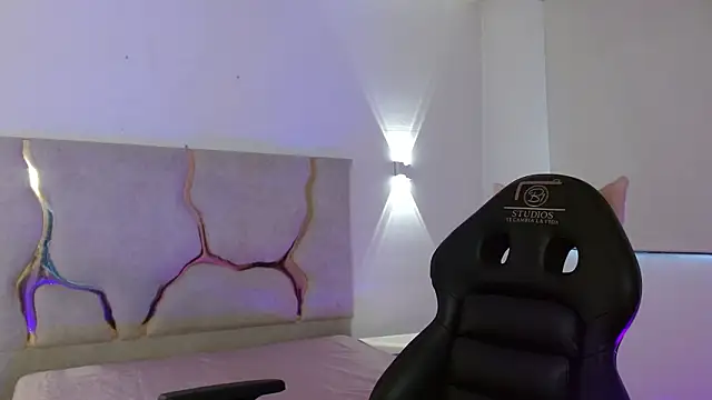 TINY TAY online show from 03.04.26