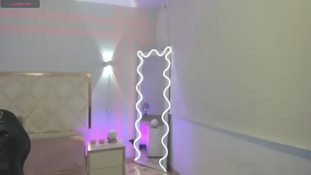 TINY TAY online show from 04.11.26