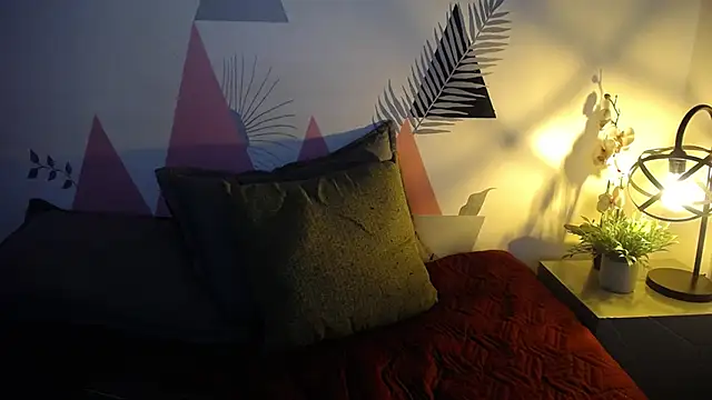 Snapshot of Minibombom chatting on 02.19.26 Minibombom online show from 02.19.26