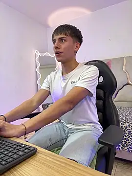 Snapshot of EVAN_TAY chatting on 02.10.26 EVAN TAY online show from 02.10.26