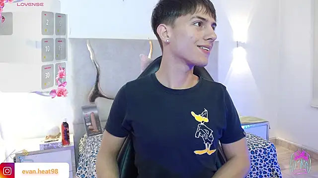 Snapshot of EVAN_TAY chatting on 02.14.26 EVAN TAY online show from 02.14.26