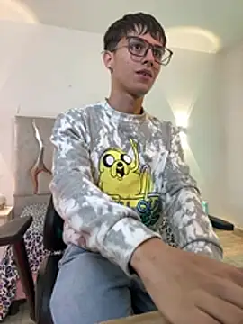 Snapshot of EVAN_TAY chatting on 02.18.26 EVAN TAY online show from 02.18.26