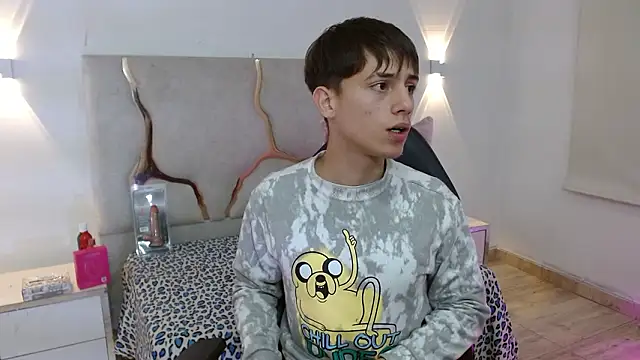 Snapshot of EVAN_TAY chatting on 02.28.26 EVAN TAY online show from 02.28.26