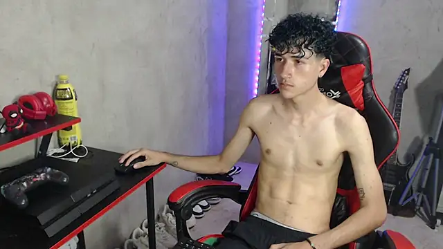Snapshot of Johnny_cagee_ chatting on 06.19.26 Johnny cagee online show from 06.19.26