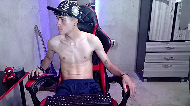 Snapshot of Johnny_cagee_ chatting on 07.24.26 Johnny cagee online show from 07.24.26