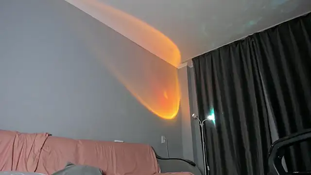 Snapshot of emy_lovee chatting on 02.15.26 emy lovee online show from 02.15.26