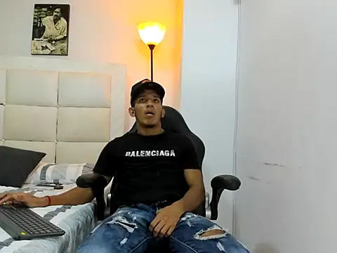 Snapshot of ricky_spensar23cm_ chatting on 02.19.26 ricky spensar23cm online show from 02.19.26