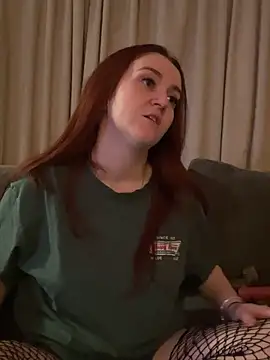 Snapshot of PoppySlut6999 chatting on 02.08.26 PoppySlut6999 online show from 02.08.26