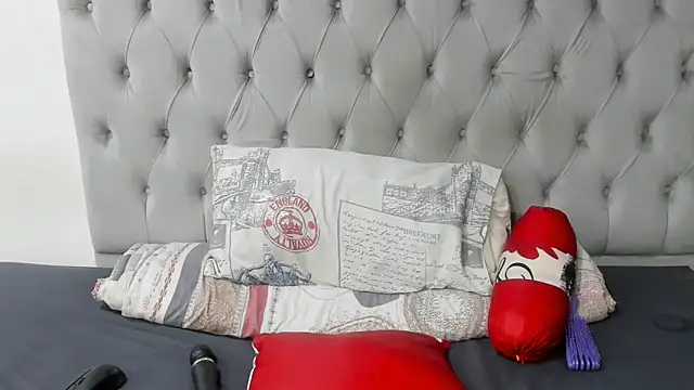 Snapshot of DarkBubble09 chatting on 02.20.26 DarkBubble09 online show from 02.20.26