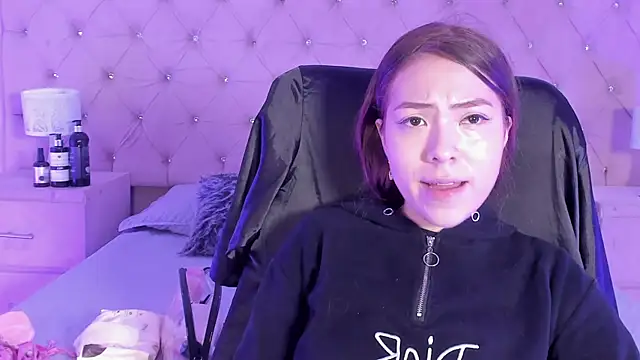 Snapshot of lizzyrossie chatting on 02.12.26 lizzyrossie online show from 02.12.26