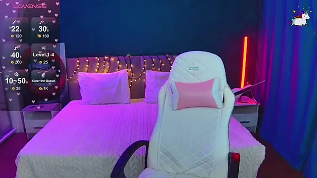 Snapshot of Lunatrend chatting on 02.23.26 Lunatrend online show from 02.23.26